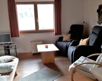 Apartment- 3 persons, 54sqm, 1 bedroom, balcony - Schleching - Living room