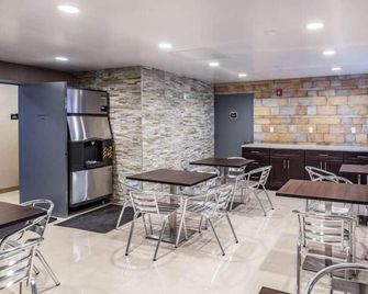 Umbrella Hotel Brooklyn - Newly Renovated - Brooklyn - Restaurante