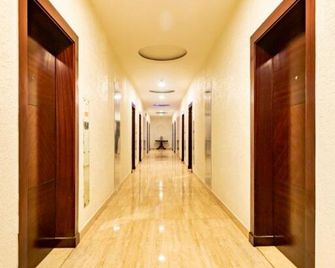 The Bentley Seaside Boutique Hotel - Chennai - Hallway