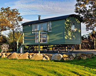 Lakeside Shepherd’s Hut Retreat, No deposit - Pwllheli - Bâtiment