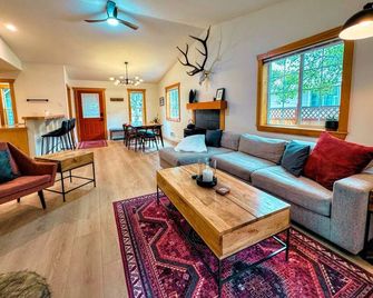 Cozy 3br/2ba Family Retreat In Driggs - Driggs - Huiskamer