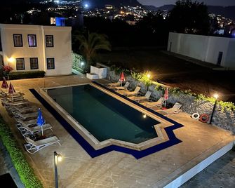 Ege Apartments - Yalikavak - Piscina