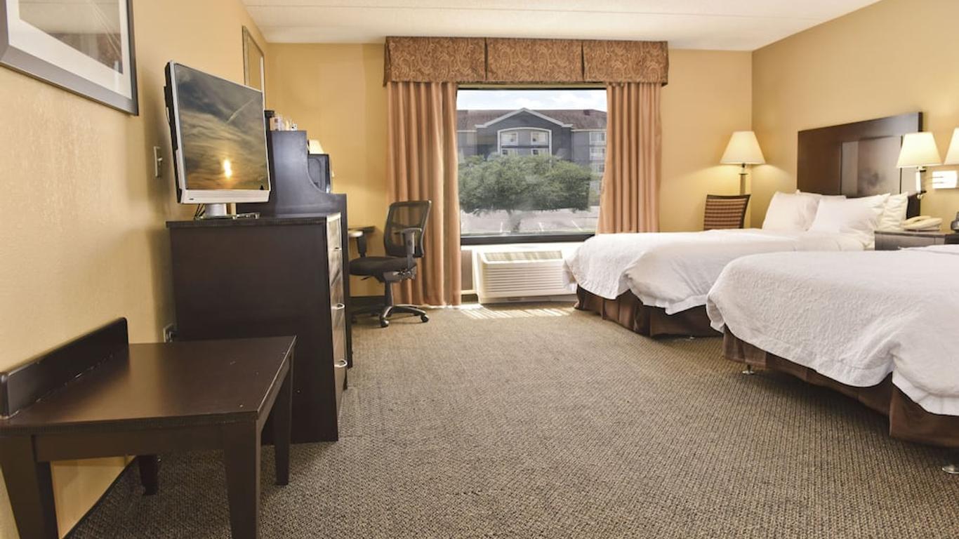 Hampton Inn & Suites Alexandria