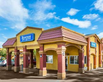 Rodeway Inn & Suites Corona - Corona - Rakennus