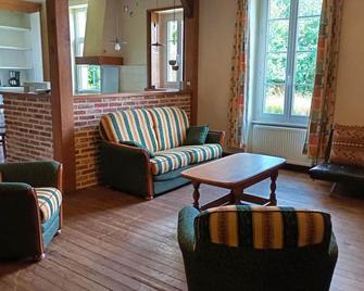 Gite Montvicq, 3 bedrooms, 6 persons - Doyet - Sala de estar