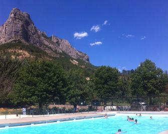 Provencal house in a huge garden with lavender (Moulin, middle house) - Orpierre - Piscina