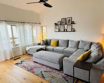 Charming 3-bedroom townhome with AC and WiFi in serene Mission Viejo - Mission Viejo
