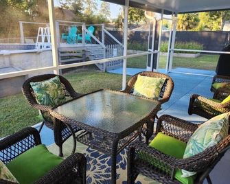 Modern 3br Home, Saltwater Pool, Fenced - Spring Hill - Innenhof