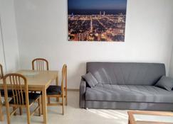 Casa Carmen Barcelona - El Prat de Llobregat - Wohnzimmer