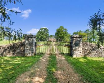 Historic Simmstown Manor Located On Bourbon Trail - Lebanon - Vista del exterior