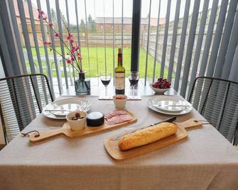 THE DAIRY, romantic, country holiday cottage, with open fire in Brigg - Brigg