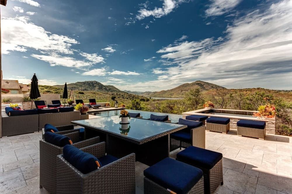 Luxurious Lakeview Retreat at Lake Hodge - סן דייגו - מרפסת