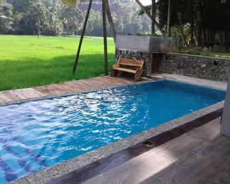 Leisure Land - אונוואטונה - בריכה