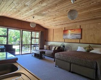 The Rocks Chalets - Takaka - Pokój dzienny