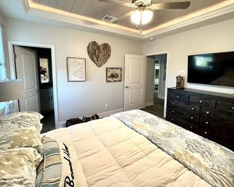 New Home! Crystal Beach Holiday Haven - Sleeps 10 - Crystal Beach - Camera da letto