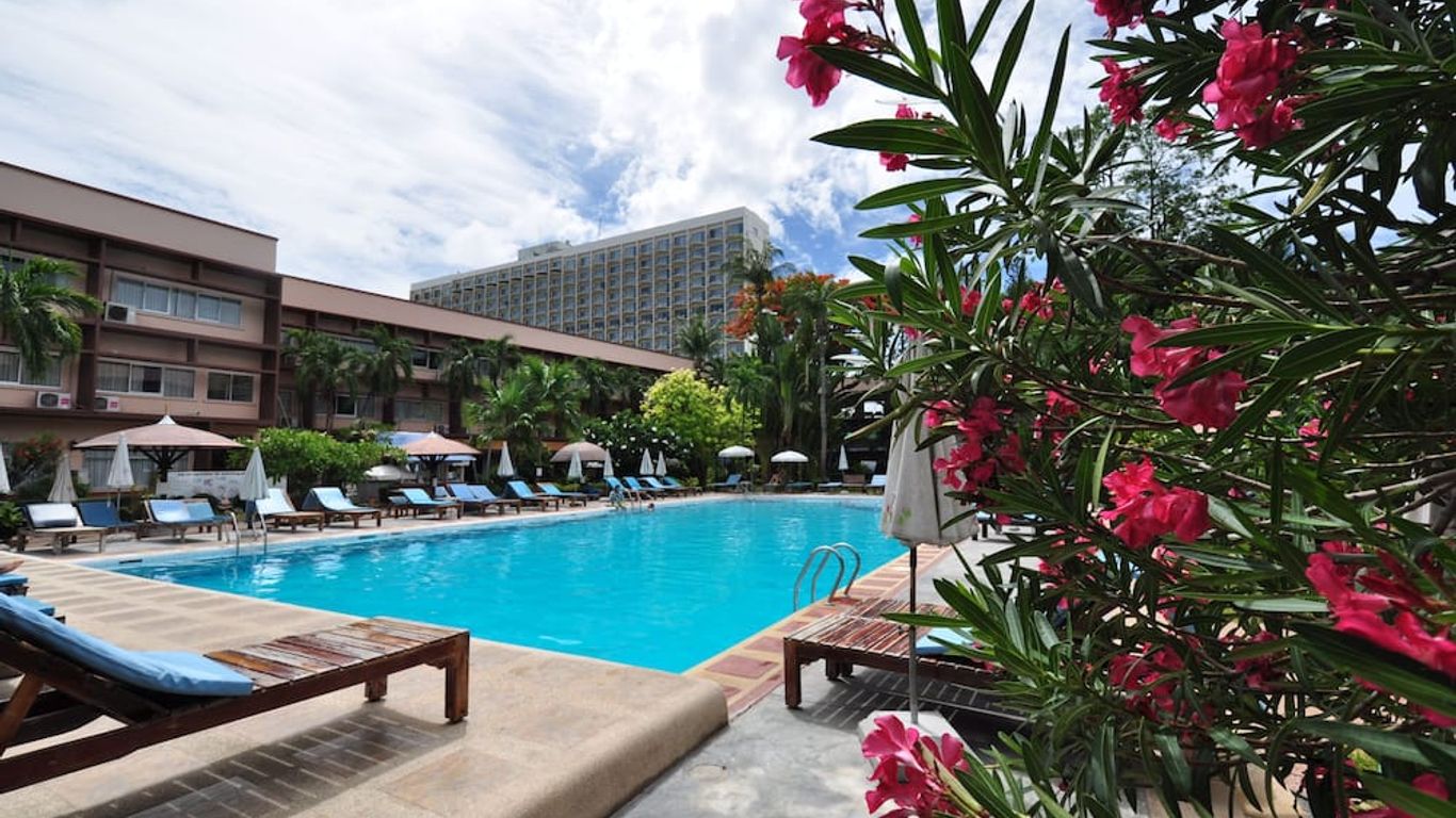 Basaya Beach Hotel & Resort