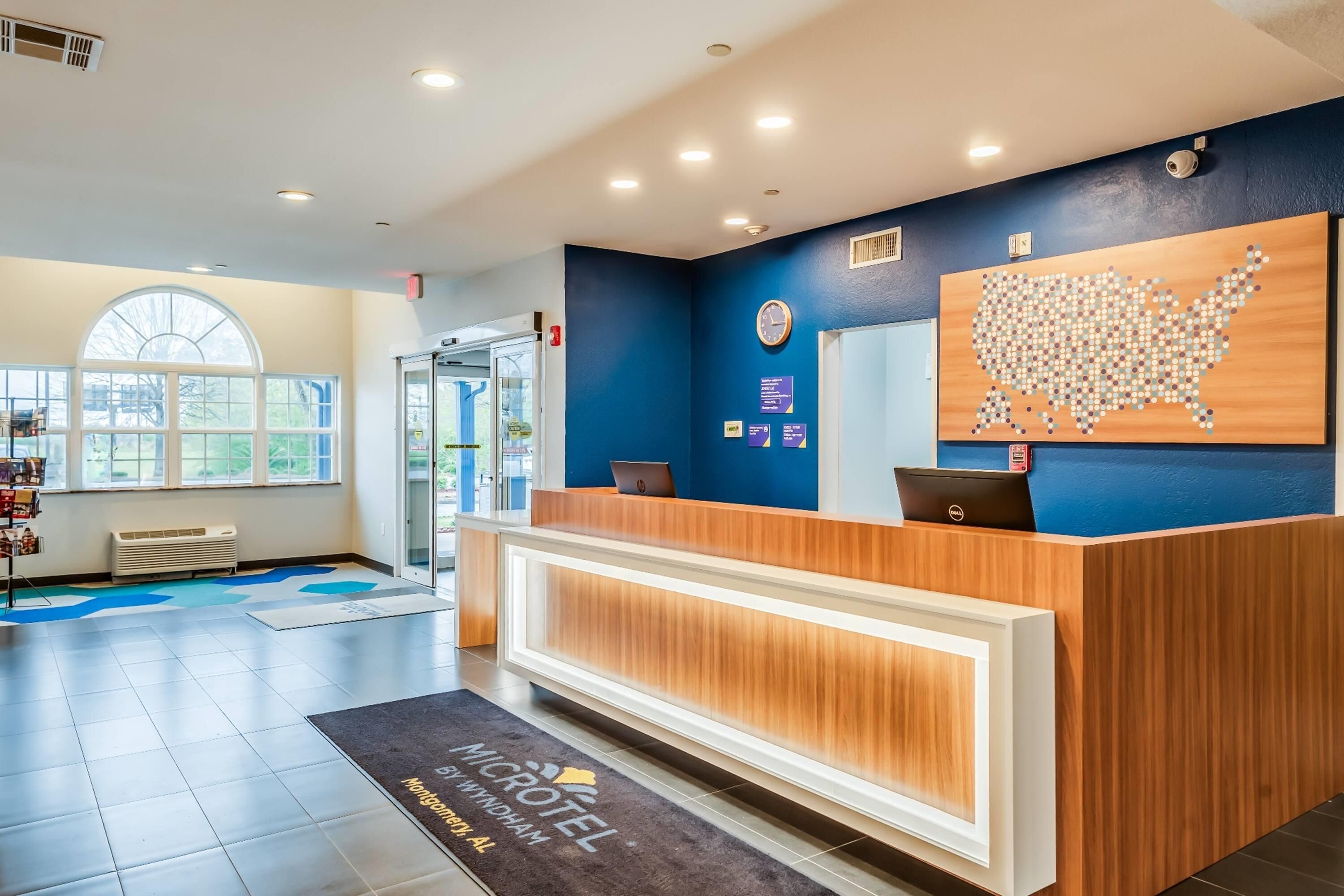 Microtel Inn & Suites by Wyndham Montgomery - מונטגומרי - דלפק קבלה