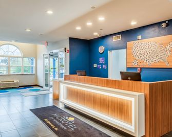 Microtel Inn & Suites by Wyndham Montgomery - מונטגומרי - דלפק קבלה