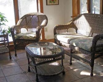 Flint Hill Farm Ag - Coopersburg - Living room