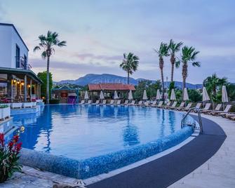 Costa 3s Beach Hotel - Bitez - Piscina
