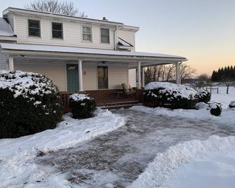 Country Home with a view of the Mountains and Whitetail Ski Resort - Greencastle - Building