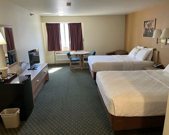 King's Inn - Cody - Bedroom