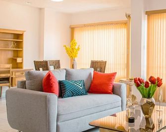 Aparthotel Guijarros - Tegucigalpa - Living room