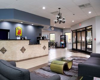 Super 8 by Wyndham Garysburg/Roanoke Rapids - Garysburg - Lobby