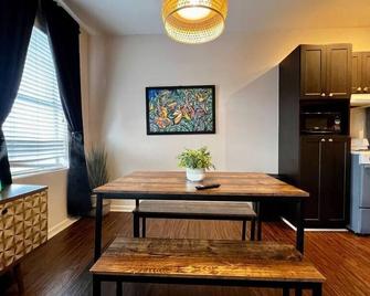 King Bed studio Near Wynwood - Miami - Dining room