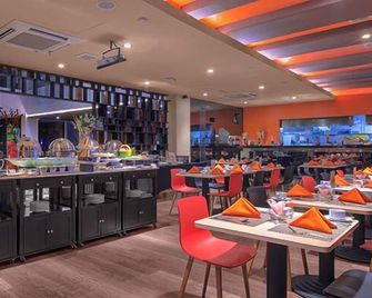 J Hotel - Bandara Soekarno Hatta - Tangerang City - מסעדה
