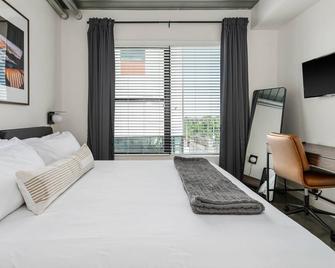 Lodgeur | Fabulous & modern 1BR loft | Midtown - Houston - Bedroom