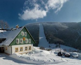 بنزيون سلونيشنيتس - سبندلروف ملين - مبنى