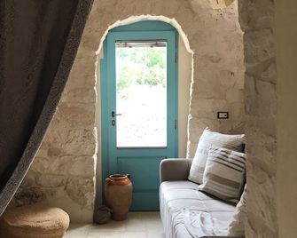 Trullo Nascosto, The perfect Romantic Hideaway, with jacuzzi and private pool - Santa Lucia - Huiskamer