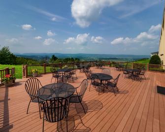 Hampton Inn Hazleton - Hazleton - Patio