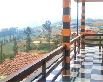 Rahayu Jawarika Bromo Hotel - Sukapura - Balcony