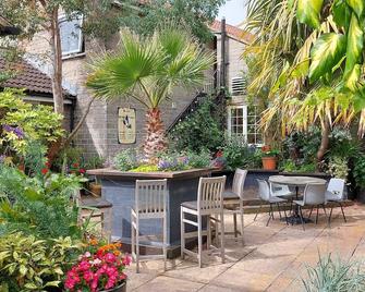 The Five Dials Inn - Ilminster - Patio