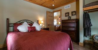 Lorelei Cabins - Dubuque - Bedroom