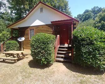 Appaloosa One is Minutes away from Downtown Cherokee & Harrah's Casino. - Cherokee - Building