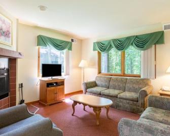 Wyndham Resorts at Shawnee Village - 1 Bedroom Villa - Shawnee on Delaware - Living room