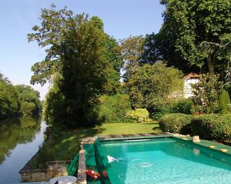 Gites Between Fontainebleau Forest, Along The River With Tennis & Pool Access - Montigny-sur-Loing - Piscina