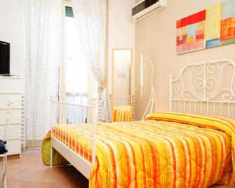 Bed and Breakfast Delfina - Reggio Calabria - Yatak Odası