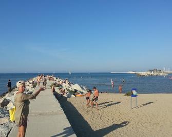 Apartament on the beach for 7 Persons with big balcony 'seaview' - Rimini - Beach