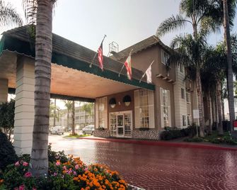 Ramada by Wyndham Costa Mesa/Newport Beach - Costa Mesa - Bygning