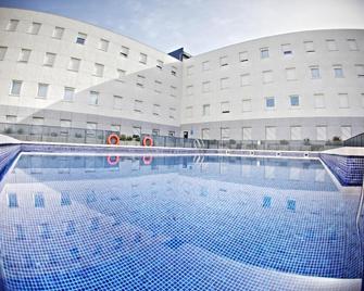 Apartamentos Vértice Sevilla Aljarafe - Bormujos - Pool