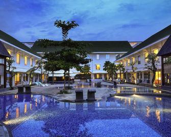 Novotel Banjarmasin Airport - Banjarmasin - Pool