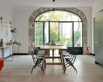 Le Mas - Vignes à portées de vue, Domaine viticole de l'Odylée - 12 people - Violès - Dining room