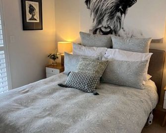 Hidden gem with magnificent view of Oberon Lake - 오베론 - 침실