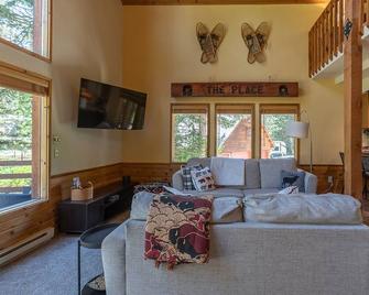 Kabino: New! Snowmobiling Atv Trails Nearby Rivers Yellowstone Grand Tetons Jackson Free Wifi - Alpine - Living room
