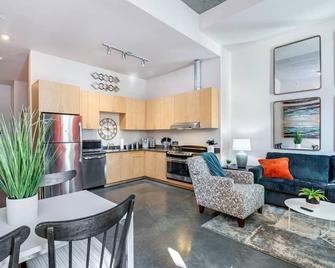 Convenient Oasis : Everything you need in one place - Seattle - Kitchen