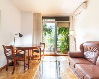 Los Arcos Apartments - Madrid - Sala de estar